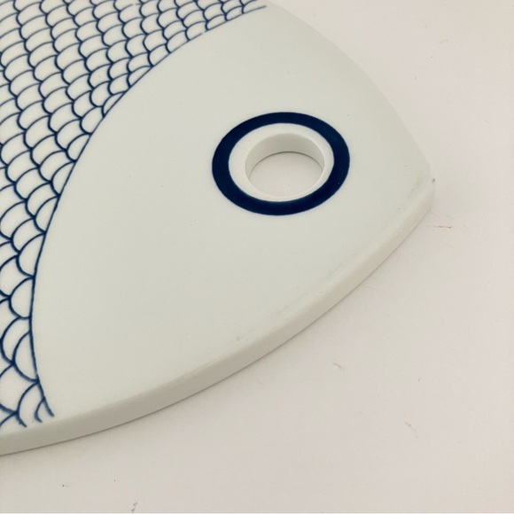 Arabia of Finland cutting board plate, fish. Design, Kaarina Aho. Year, 1950's. - Picture 7 of 10